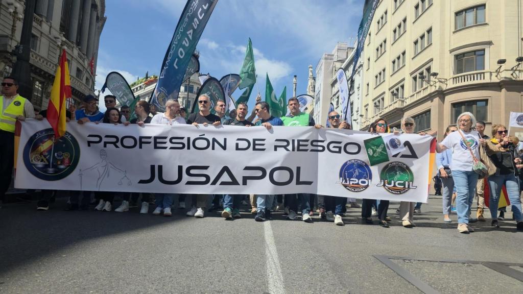 La pancarta de cabecera de la protesta, celebrada este fin de semana, reclamando que se reconozca a la Policía Nacional y a la Guardia Civil como profesiones de riesgo.