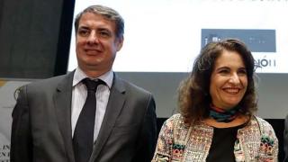 El exprsidente de la Sepi Vicente Fernández, junto a la candidata del PSOE en Andalucía María Jesús Montero.