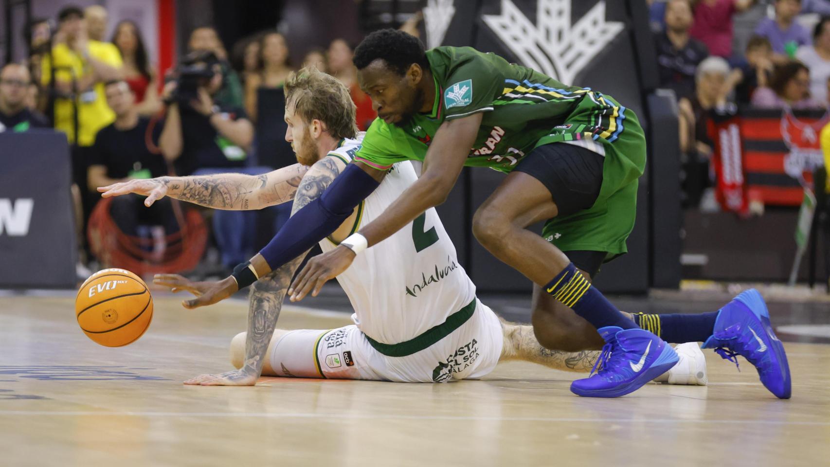 Olek Balcerowski durante el Covirán Granada vs. Unicaja de la ACB