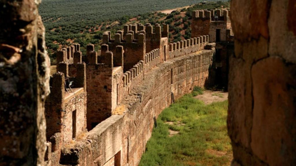 El pueblo Patrimonio de la Humanidad que puedes recorrer a pie: la joya medieval con el mejor castillo de España