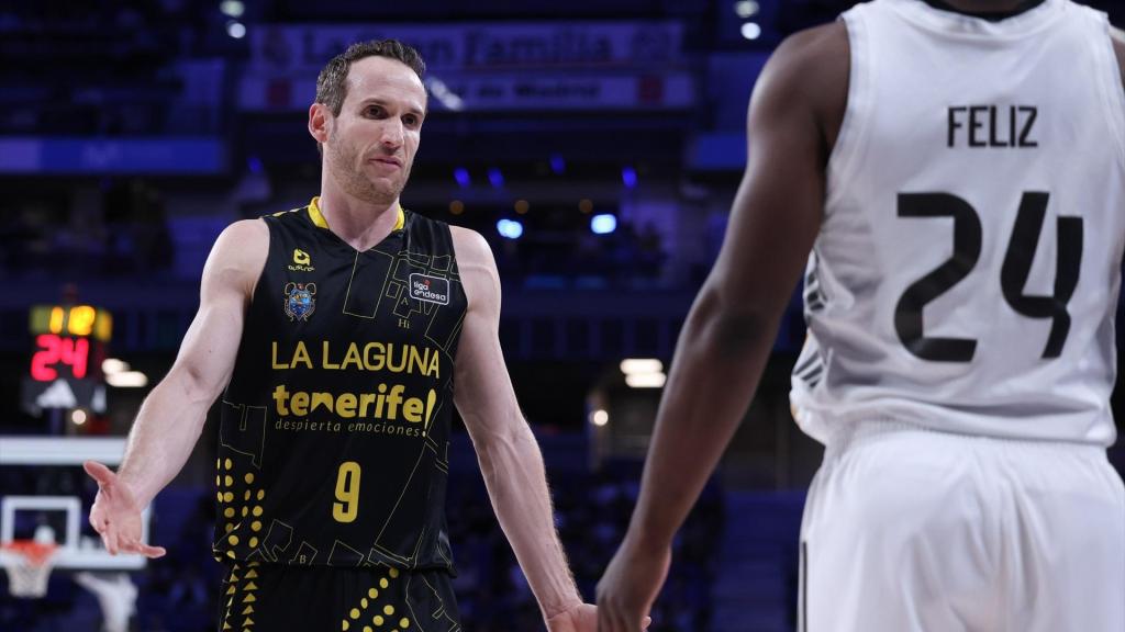 Marcelinho Huertas. contra el Real Madrid de baloncesto