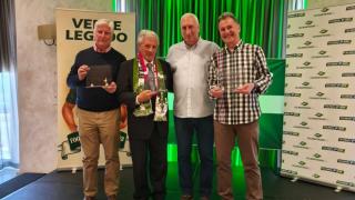 Gonzalo Hurtado, exentrenador del CD Toledo; Emiliano Carballo, expresidente; Pedro Saavedra, presidente de la asociación cultural 'Foot-ball Toledo 1928' y Dani Pena, excapitán del equipo.