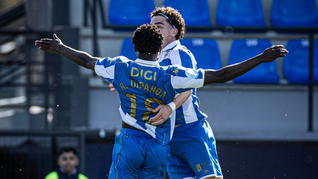 Dipanda celebra un gol del Deportivo Fabril.