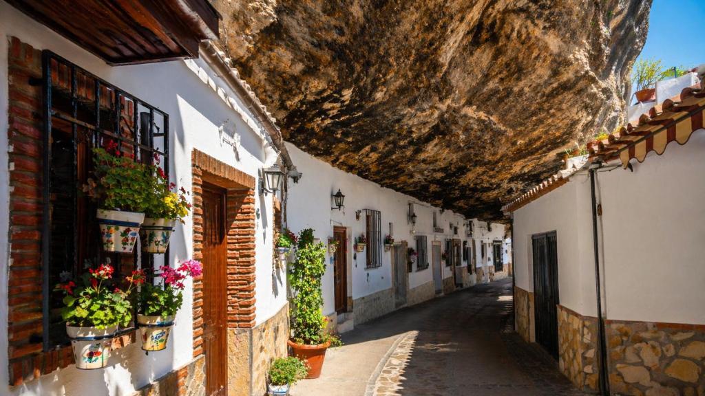 Calles de Setenil de las Bodegas.