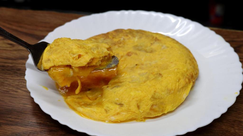 La famosa tortilla de Betanzos del Bar Galicia.