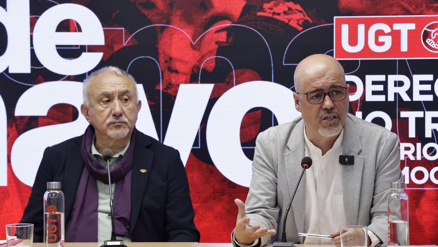 Los secretarios generales de UGT, Pepe Álvarez (i) y CCOO, Unai Sordo, durante la presentación este lunes en Madrid de las movilizaciones del Primero de Mayo, cuyo acto central se traslada este año a Málaga coincidiendo con el inicio de la campaña electoral en Andalucía.