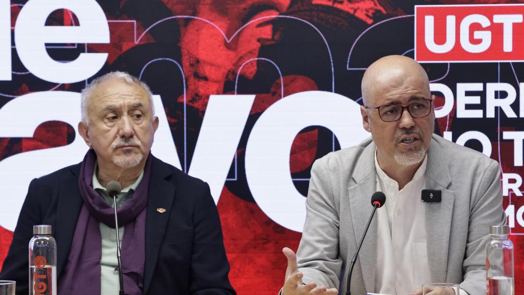 Los secretarios generales de UGT, Pepe Álvarez (i) y CCOO, Unai Sordo, durante la presentación este lunes en Madrid de las movilizaciones del Primero de Mayo, cuyo acto central se traslada este año a Málaga coincidiendo con el inicio de la campaña electoral en Andalucía.