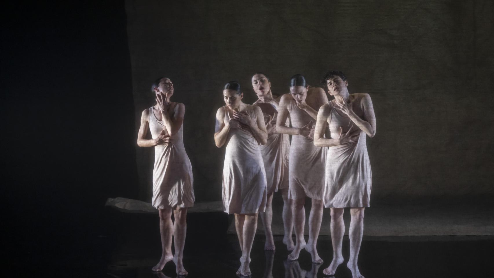 'Las hijas de Bernarda'. Foto: © Miguel Lorenzo / Les Arts.