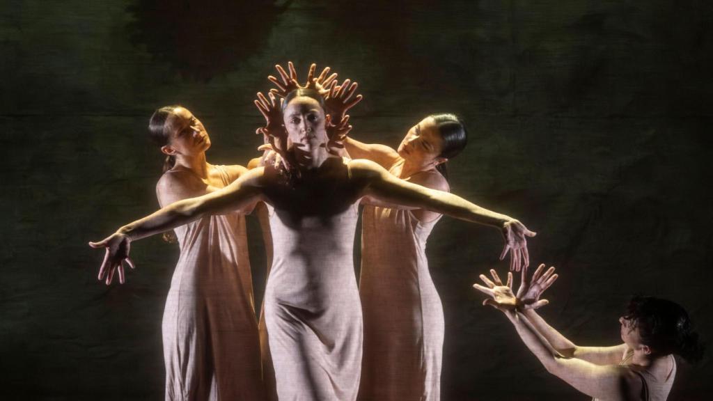 'Las hijas de Bernarda'. Foto: © Miguel Lorenzo / Les Arts.