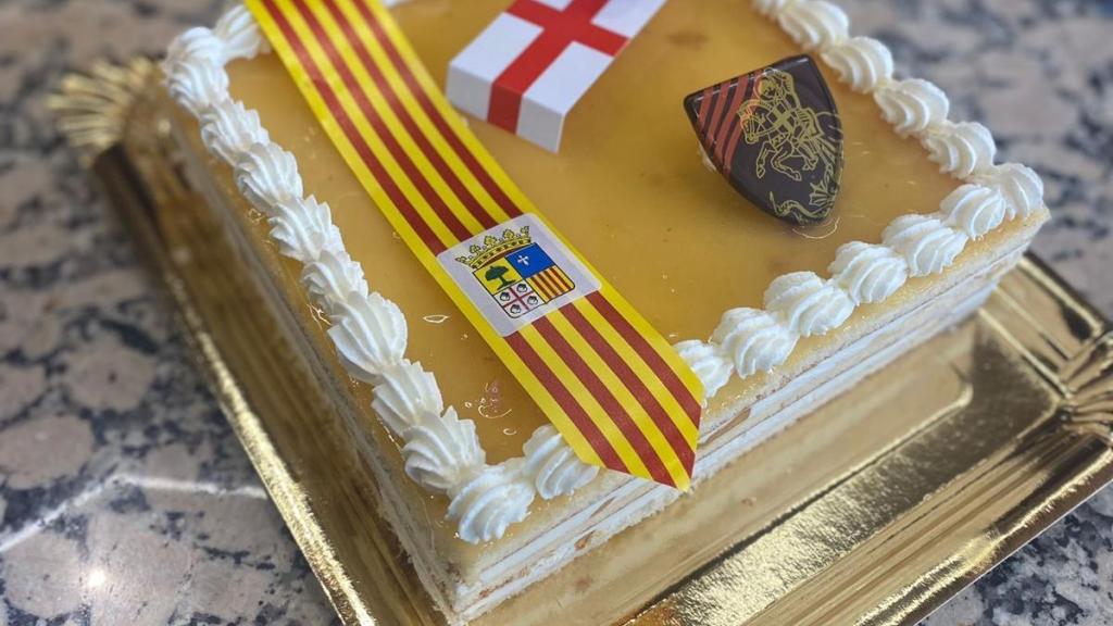 Lanzón de San Jorge de la pastelería Hojaldres, Zaragoza.