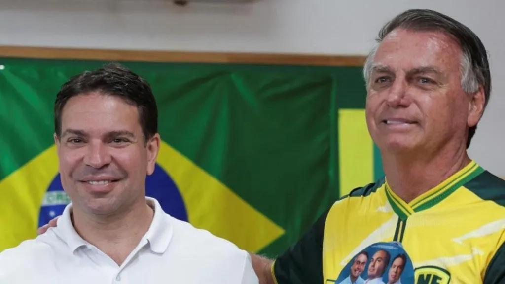 Alexandre Ramagem junto al expresidente brasileño Jair Bolsonaro, en una foto de archivo.