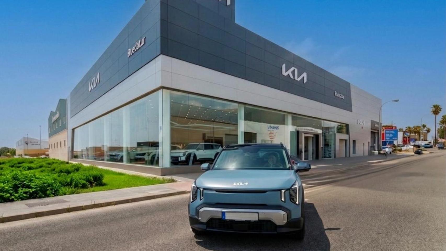 Ruedatur KIA en la calle París en Málaga.