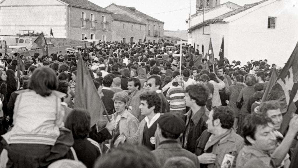Miles de personas en Villalar el 23 de abril de 1978, en la celebración más numerosa de la historia en el municipio