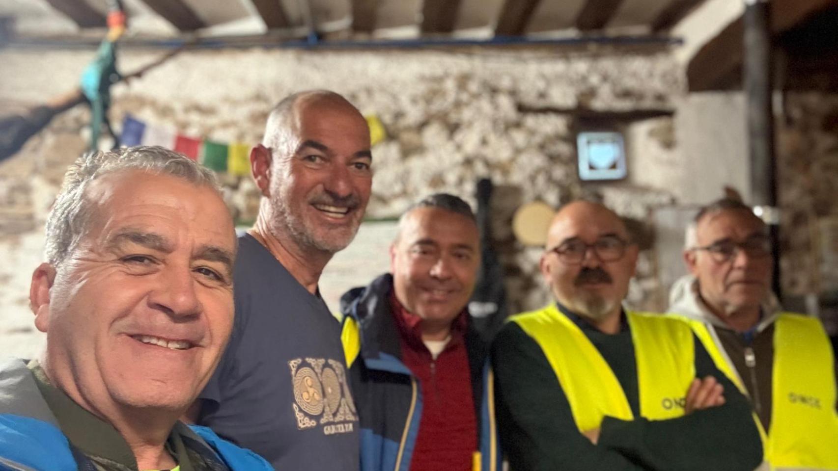Ni el olvido de las instituciones ni la falta de visión los frenan: la gesta hasta Burgos de cuatro amigos del Camino de Santiago
