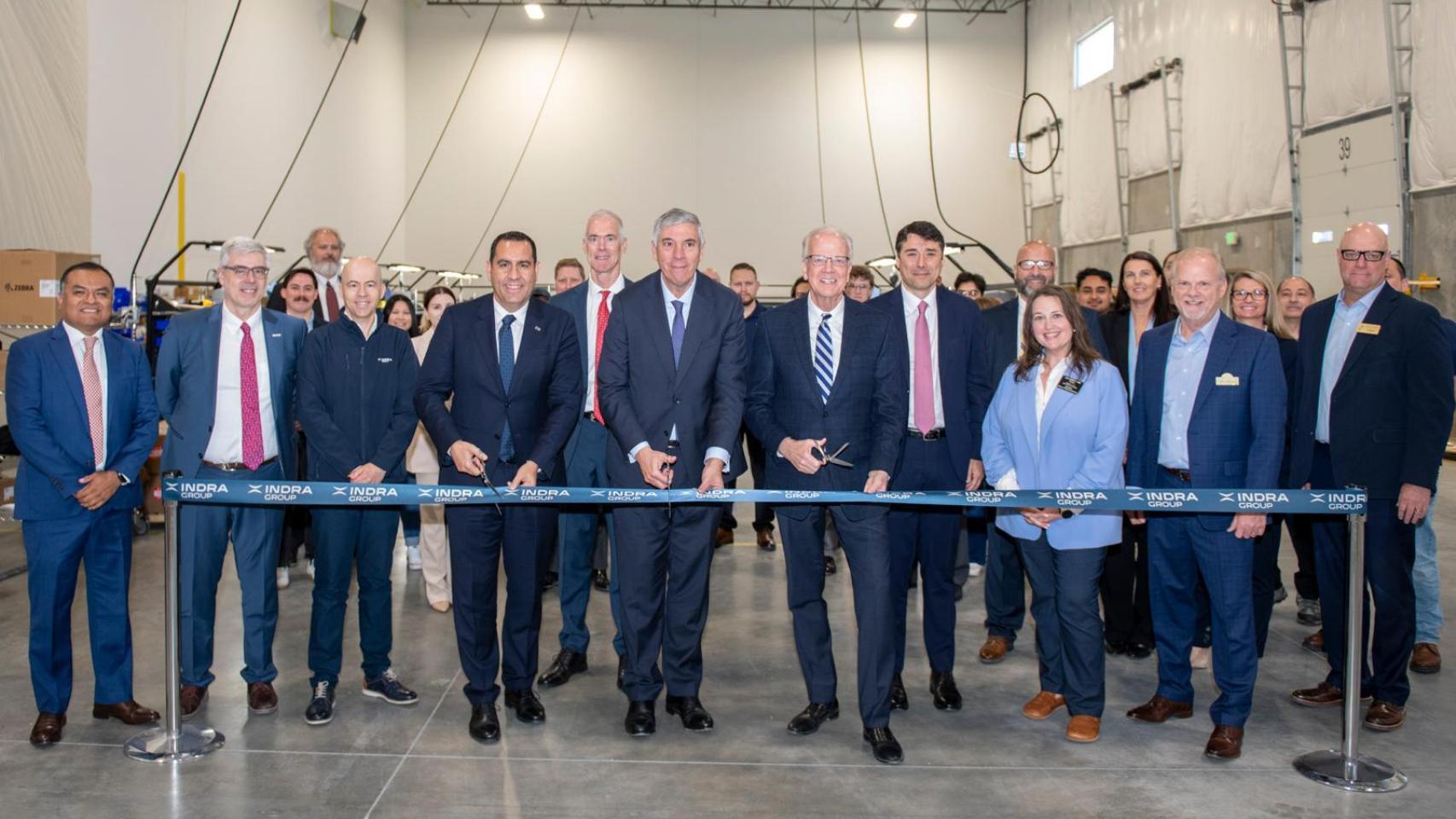 A la inauguración han asistido el senador de Kansas, Jerry Moran, y el consejero delegado de Indra Group, José Vicente de los Mozos.
