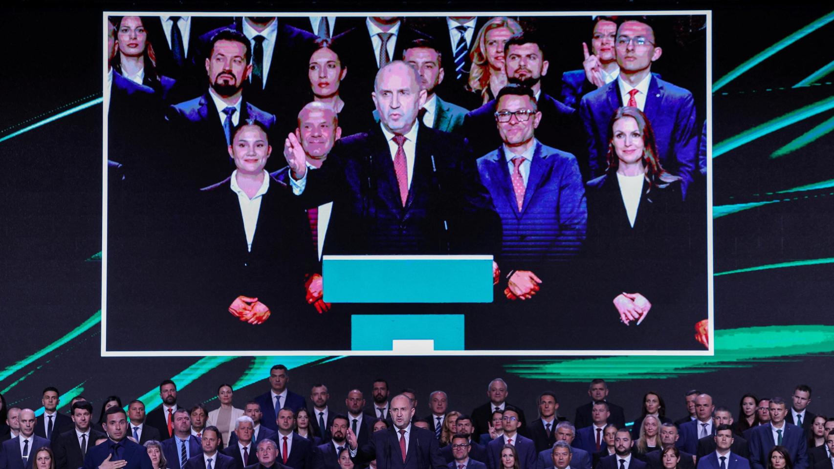 El líder de la coalición Bulgaria Progresista, Rumen Radev, durante un mitin electoral previo a las elecciones anticipadas en Sofía.