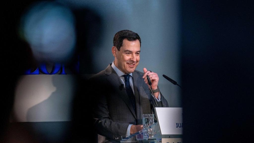 El presidente de la Junta y candidato a la reelección Juanma Moreno, en Madrid en un encuentro de 'La Razón'