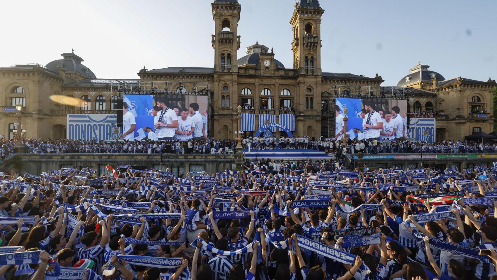 Miles de personas, en la celebración de la Copa del Rey de la Real Sociedad.