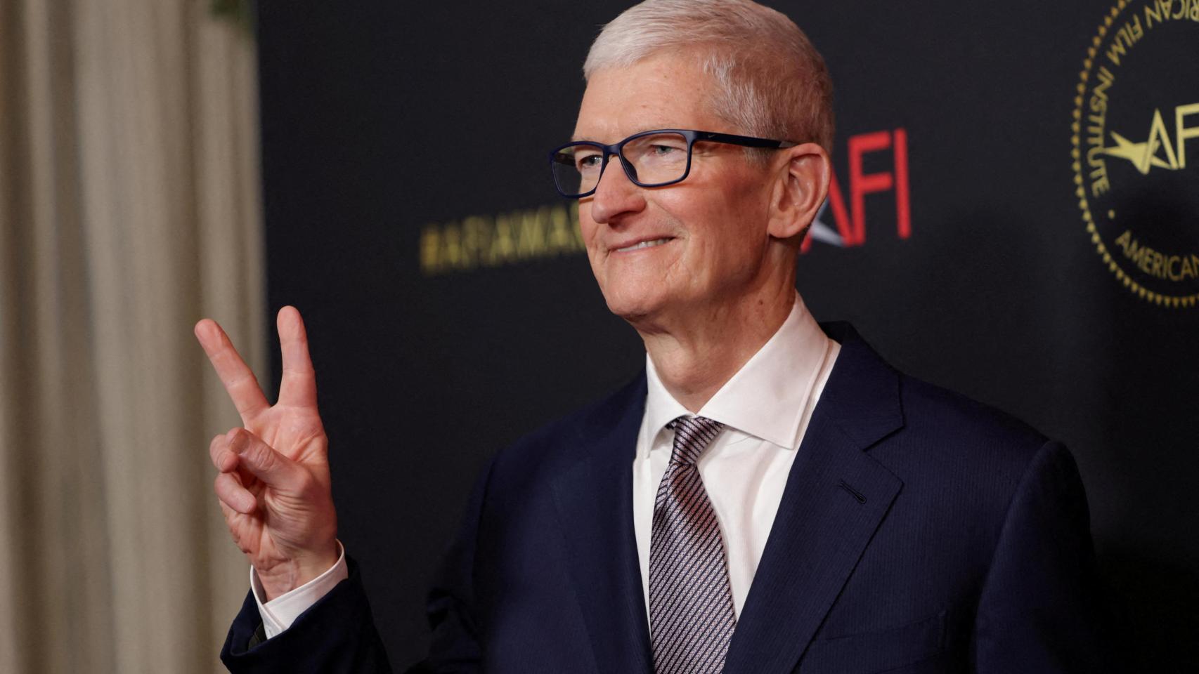 El director ejecutivo de Apple, Tim Cook, asiste al almuerzo de entrega de premios del American Film Institute (AFI) en Los Ángeles, California, EE. UU., el 9 de enero de 2026.