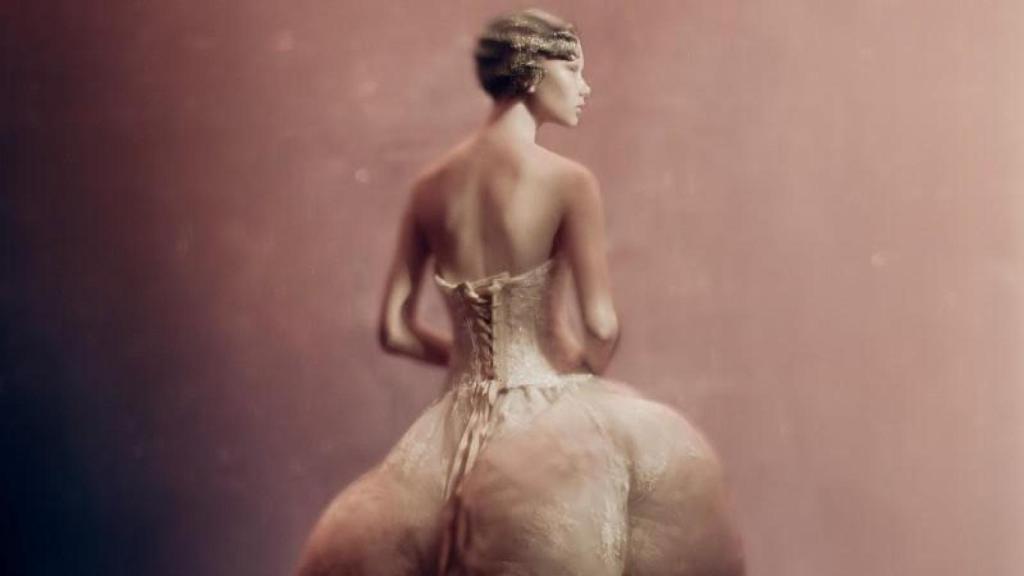 Fotografía de Paolo Roversi a Sara Grace, tomada en Paris 2018