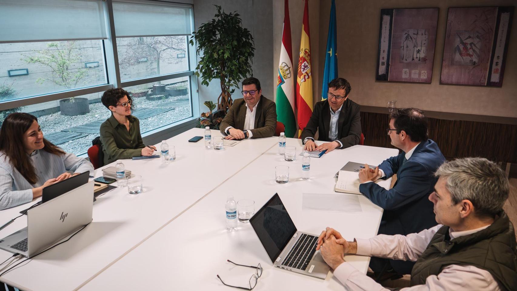 Reunión de seguimiento para la gestión del Centro Tecnológico del Dato de La Rioja.