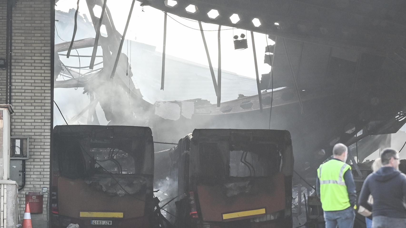 Un incendio en las cocheras municipales de Burgos