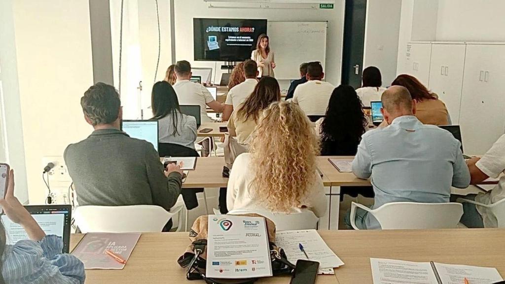 Formación en inteligencia artificial para empresarios del sector turístico de San Javier
