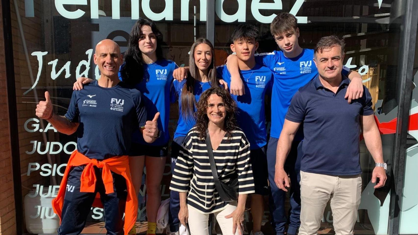 El equipo de judo ganador tras su paso por el campeonato de España.