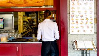 Ya ha entrado en vigor: este es el nuevo trámite para despedir a los trabajadores en bares y restaurantes