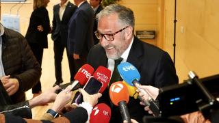 El presidente de las Cortes de Castilla y León, Carlos Pollán, atiende a los medios