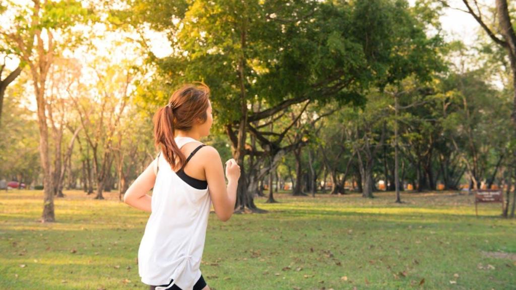 Una mujer corriendo.