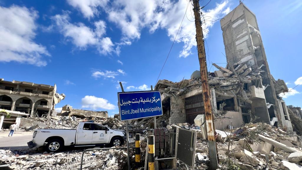 Los destrozos tras los ataques en Bint Jbeil.