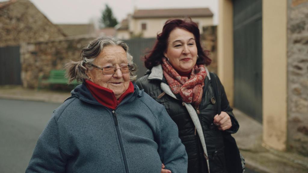 Dos participantes en 'Vecin+s Puerta con Puerta', en un pueblo de la provincia de Segovia