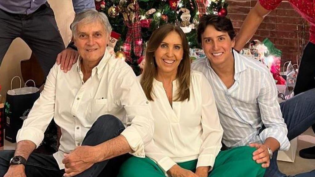 Andrés Rocca Rey y sus padres.