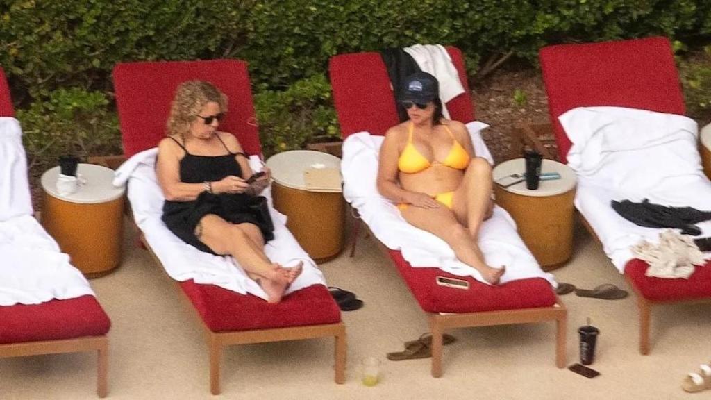 La secretaria de Trabajo Lori Chávez con amigos en Las Vegas.