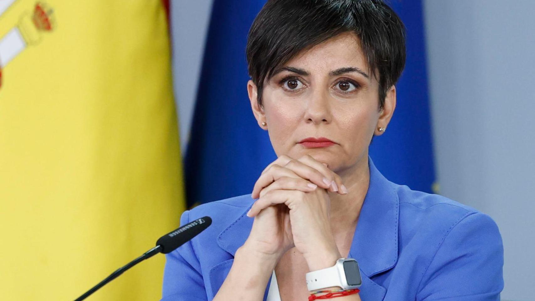 La ministra de Vivienda y Agenda Urbana, Isabel Rodríguez, durante la rueda de prensa posterior a la reunión semanal del Consejo de Ministros, este martes, en el complejo del Palacio de la Moncloa.