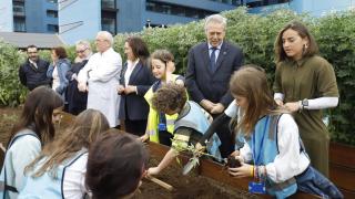 El conselleiro de Sanidade, Antonio Gómez Caamaño, en la inauguración de la nueva huerta del Hospital Álvaro Cunqueiro