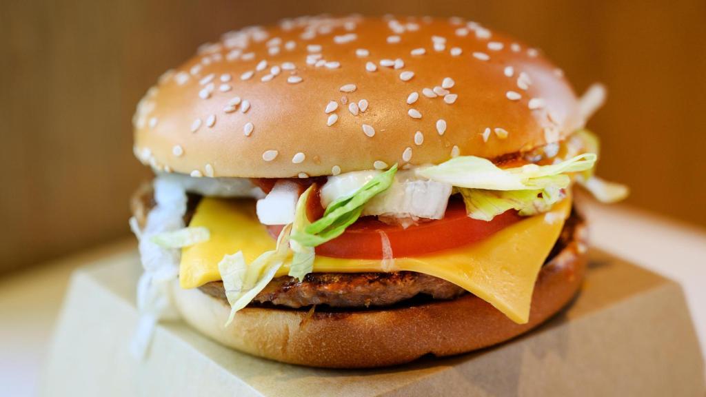 Una hamburguesa igual a otras cientos de miles de hamburguesas iguales.