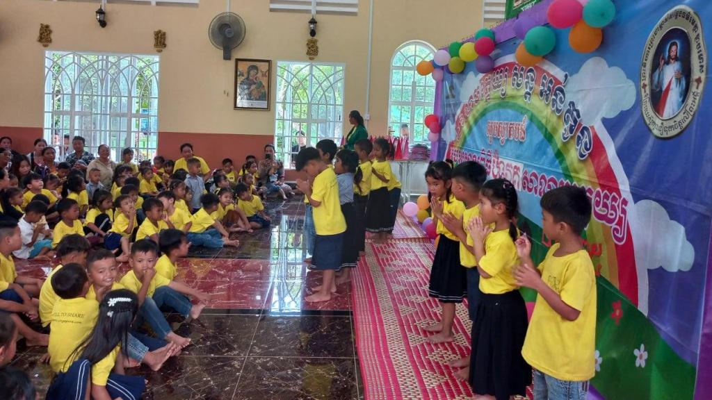 Dentro del programa se les asegura a los niños al menos una comida diaria.