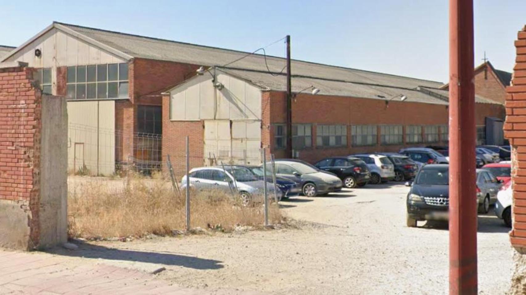 Aparcamiento de los antiguos talleres de Renfe en el barrio de Las Delicias de Valladolid.