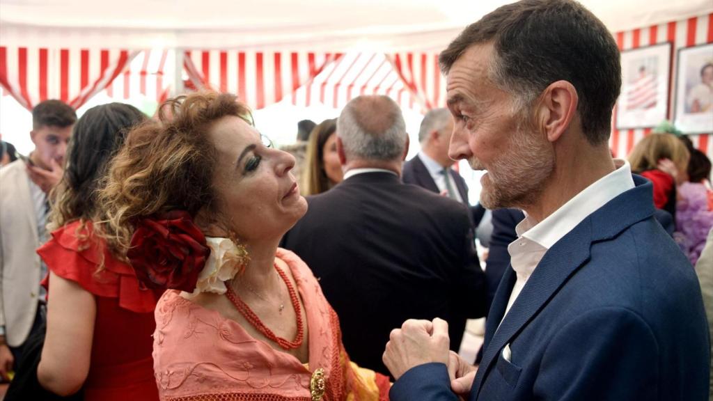 La candidata socialista María Jesús Montero y el candidato de Por Andalucía, Antonio Maíllo, coincidieron en la Feria