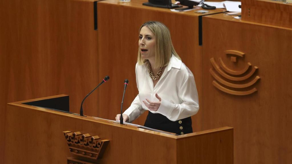 La candidata del PP, María Guardiola, este martes en la Asamblea de Extremadura.