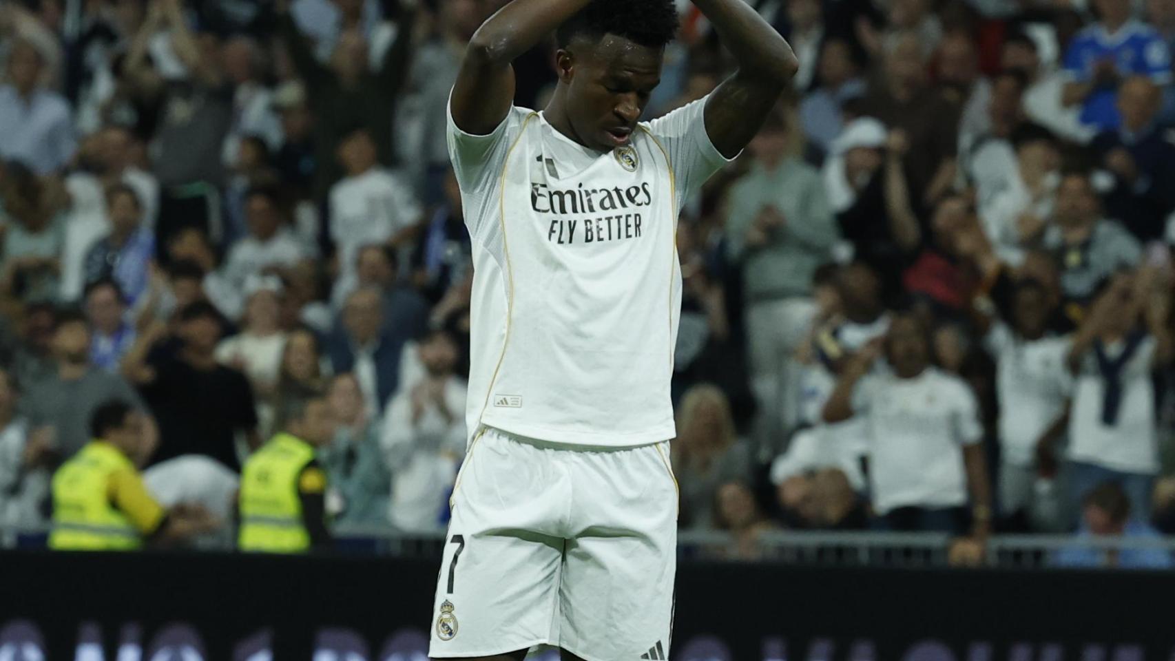 Vinicius pidiendo perdón en el Santiago Bernabéu