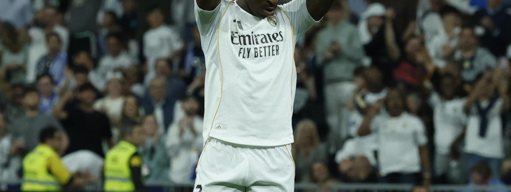 Vinicius pidiendo perdón en el Santiago Bernabéu