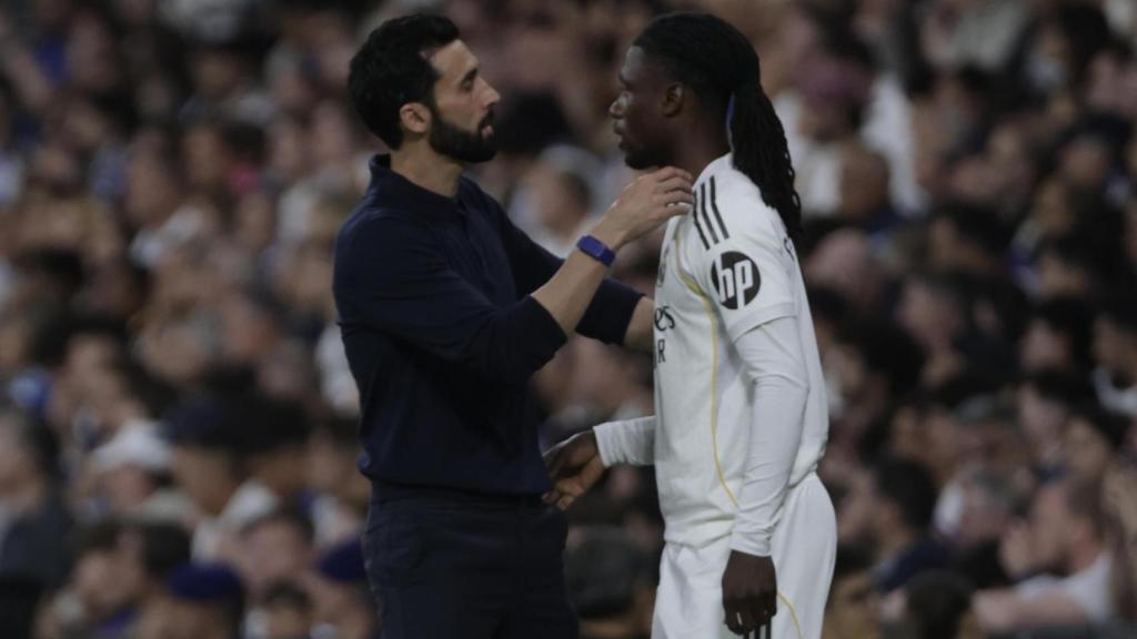 Arbeloa hablando con Camavinga