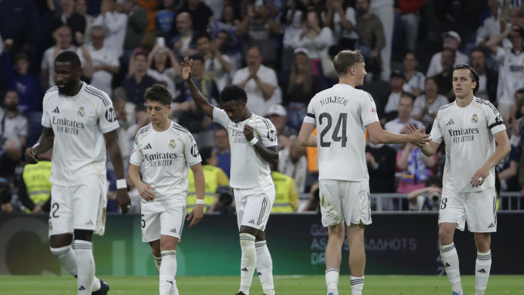 Vinicius y Mbappé capean el temporal en el Bernabéu y lideran la ...