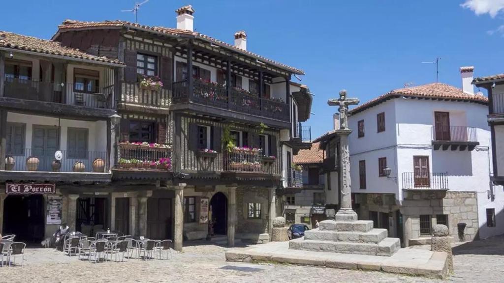 Este pequeño pueblo de poco más de 1.000 habitantes es conocido por su arquitectura tradicional.