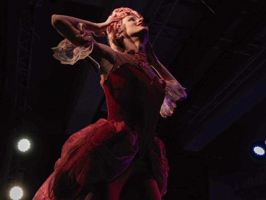 Olga Sharikova, solista del ballet de Járkiv, durante una escena de 'La bella y la bestia'.