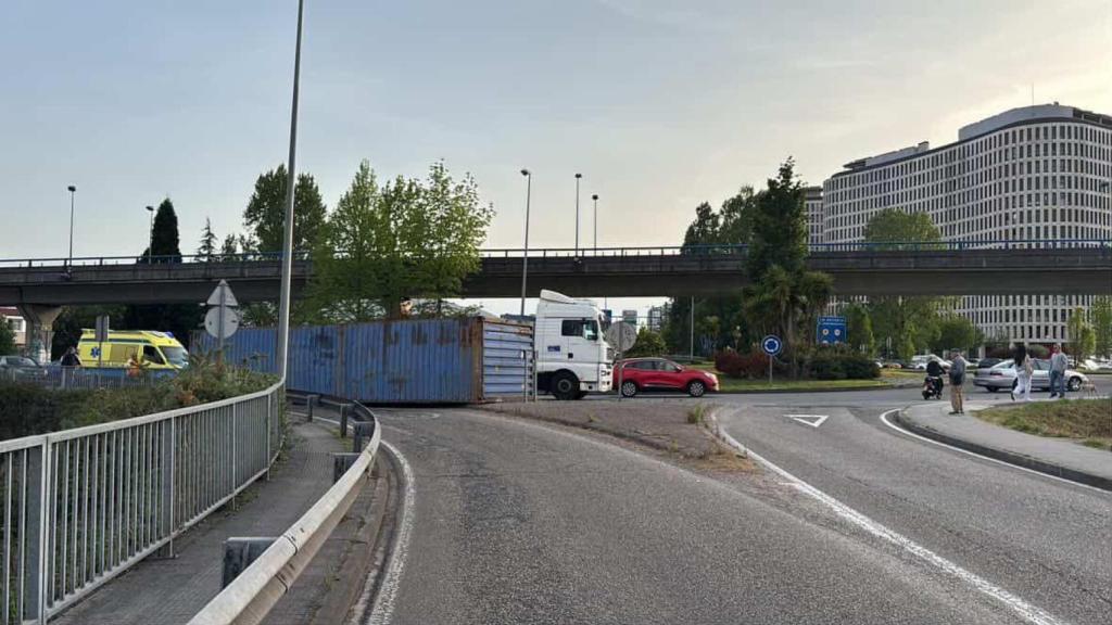Incidente de un camión a la altura de Navia, en Vigo.