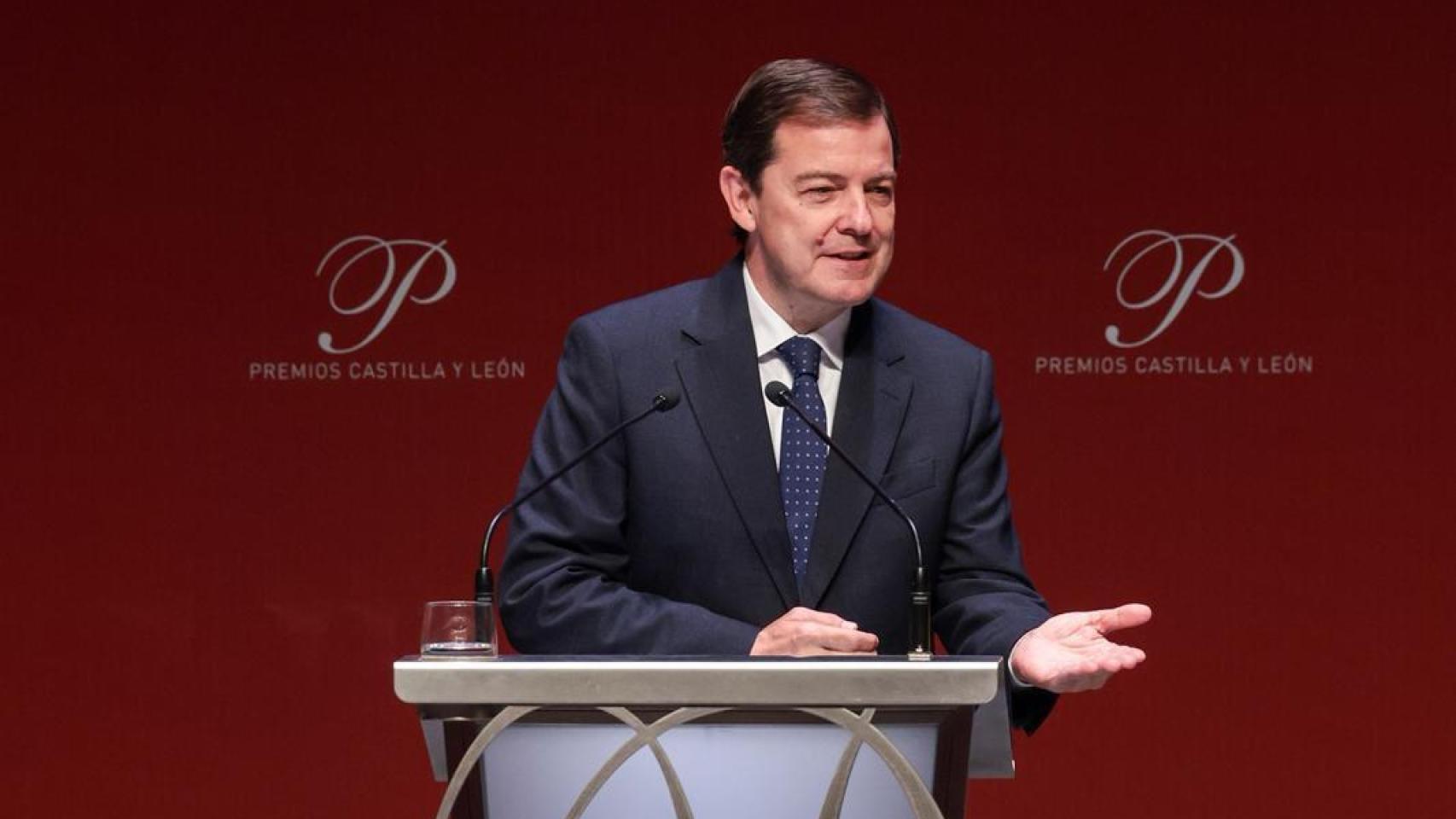 Alfonso Fernández Mañueco durante su intervención en los Premios Castilla y León.